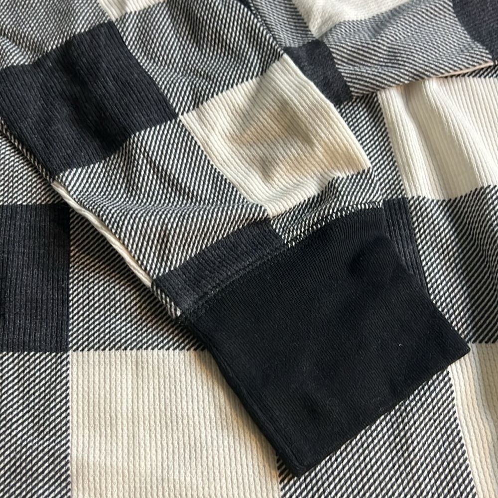 Old Navy Waffler Knit Thermal Pajama Top - Picture 5 of 6
